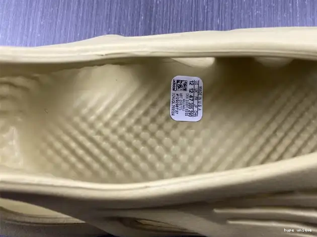 hype RNNR Yeezy Adidas Foam Sulfur GV6775 0524